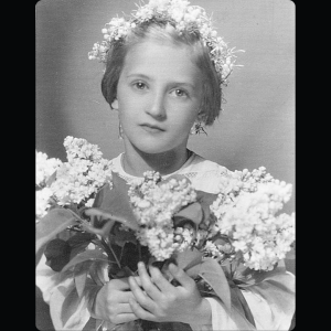 "זהות בדויה", הרצאה מאת אביבה אגמון | ערב יום השואה | יום שני 13.4 | 20:00